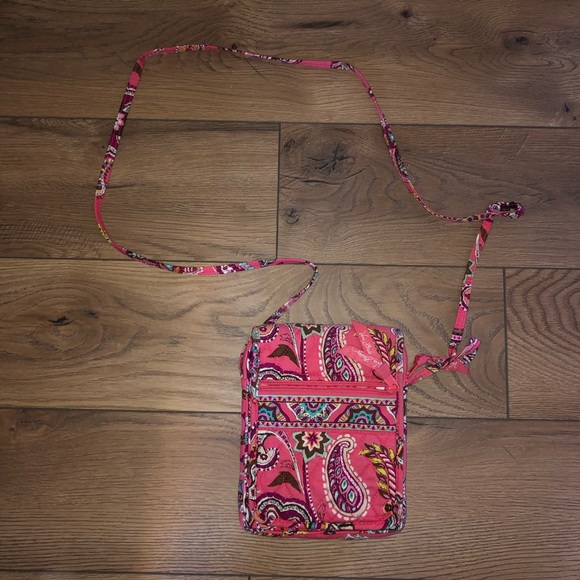 Vera Bradley Handbags - Vera Bradley Small Crossbody